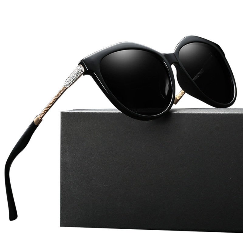 China BSCI UV400 Fashion Polarized PC Sunglasses For Women Rhinestones Coating Lenses company